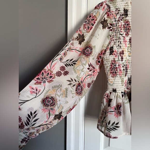 Olivaceous size L peplum balloon sleeve top EUC - Picture 4 of 9